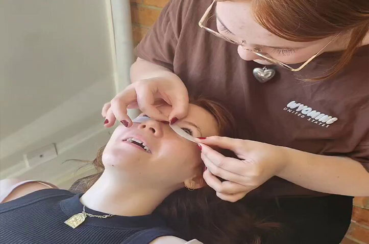 removing eyelash extensions​